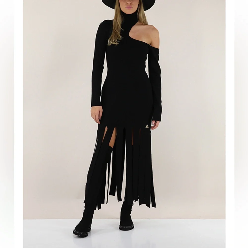 AKEP Long Sleeve Maxi Knitted Fitted Turtleneck Dress with Cut-out and Fringes S